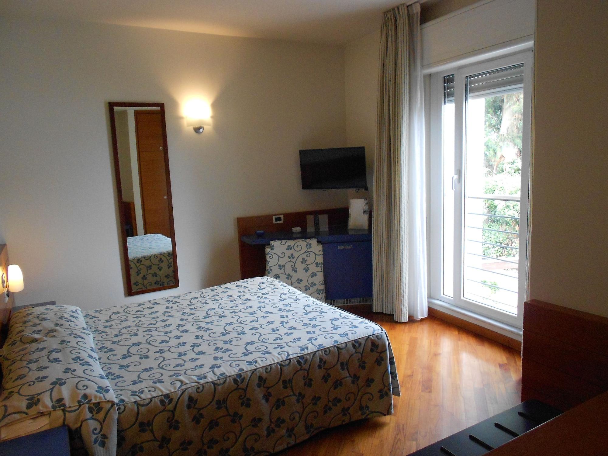 Hotel Le Roi Варацце Экстерьер фото