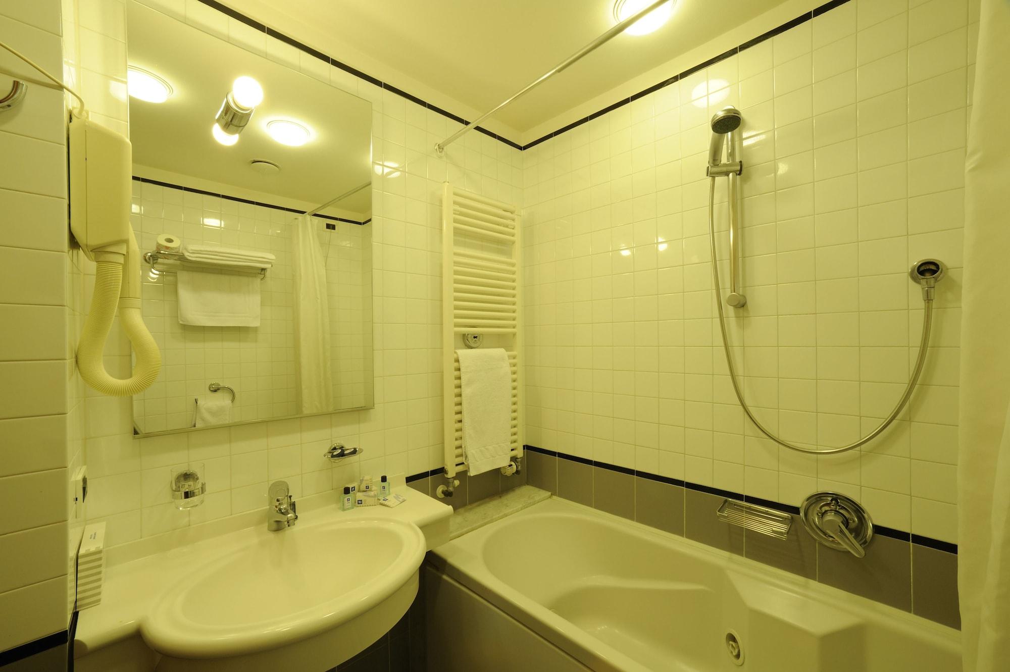 Hotel Le Roi Варацце Экстерьер фото