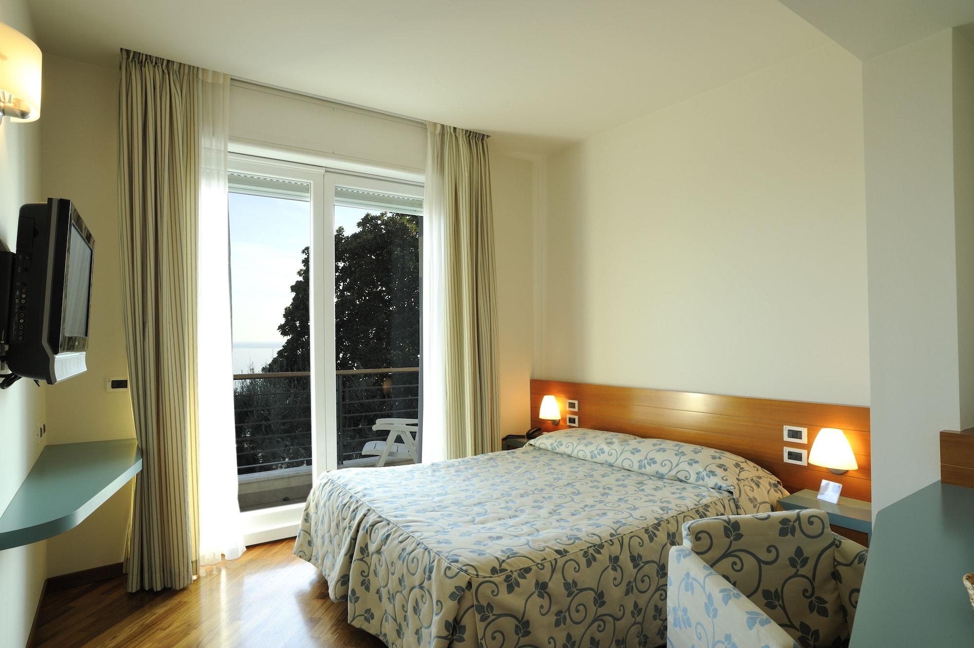 Hotel Le Roi Варацце Экстерьер фото