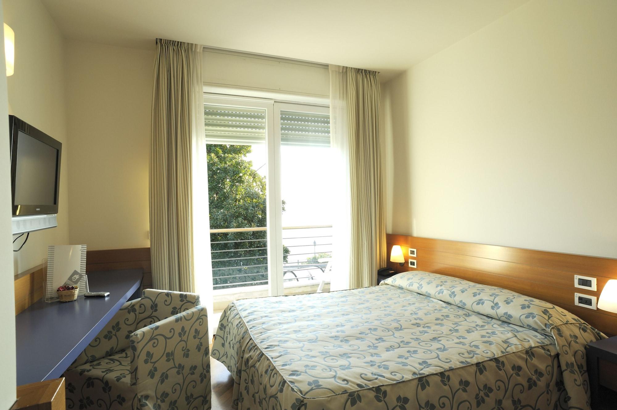 Hotel Le Roi Варацце Экстерьер фото