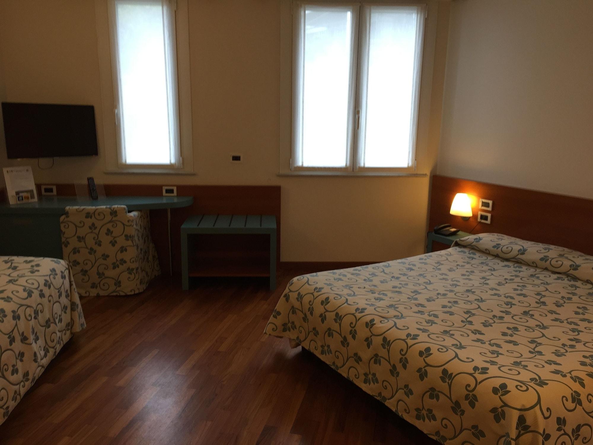 Hotel Le Roi Варацце Экстерьер фото