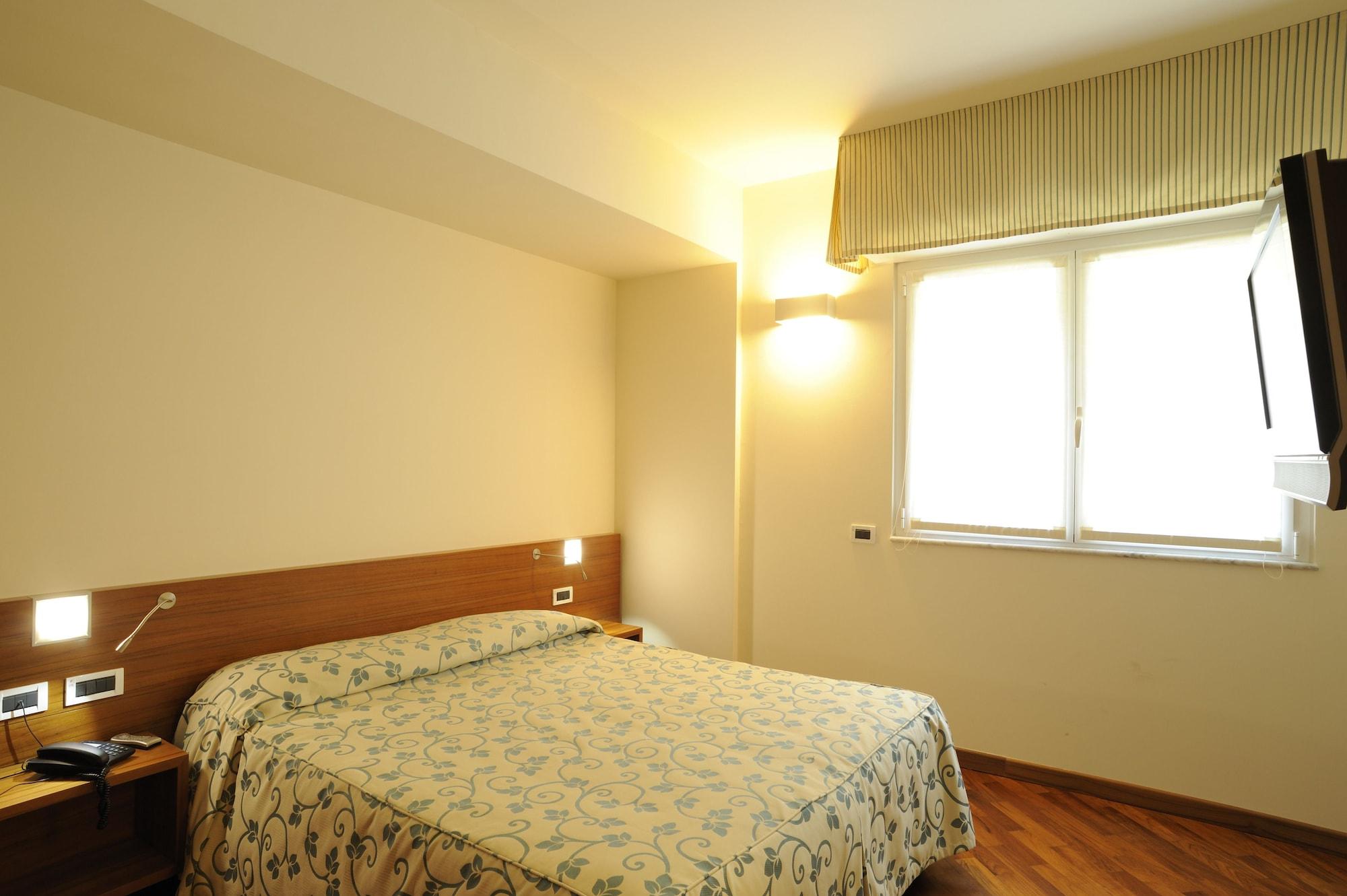 Hotel Le Roi Варацце Экстерьер фото