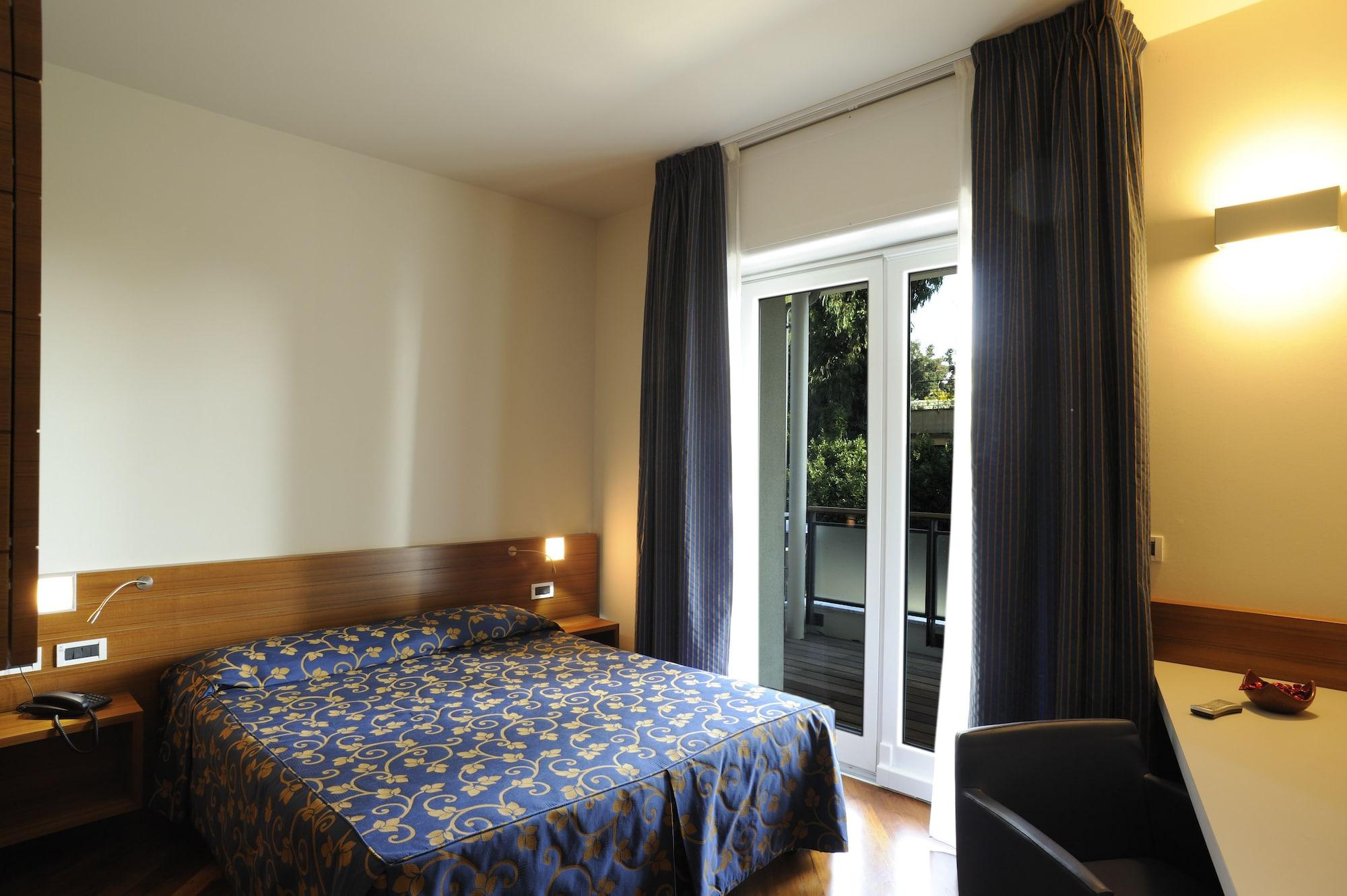 Hotel Le Roi Варацце Экстерьер фото