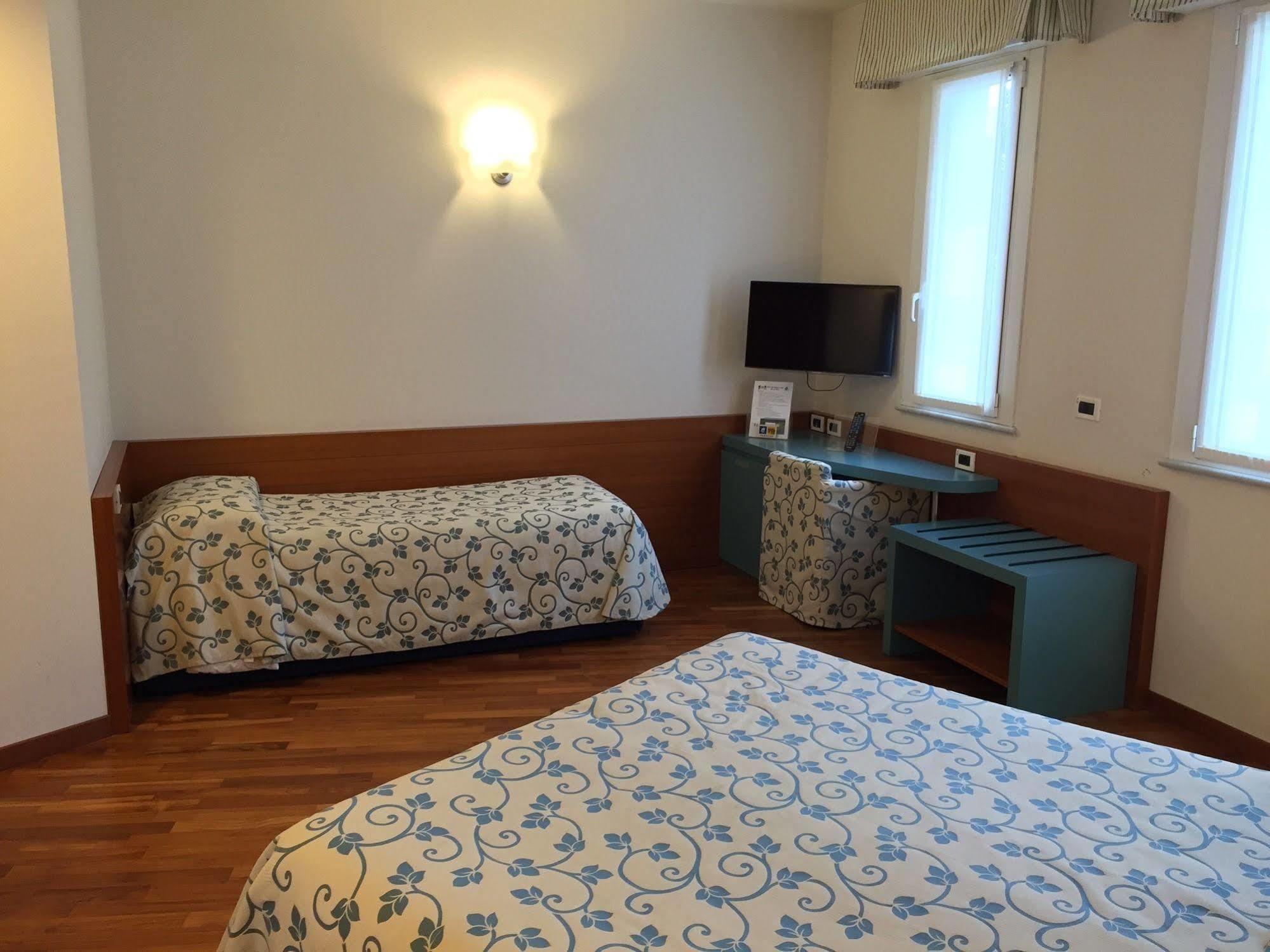 Hotel Le Roi Варацце Экстерьер фото